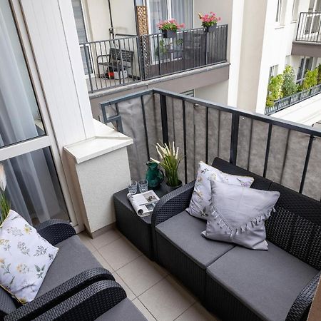 Osiedle Avia Harmonious Apartment With Balcony & Parking Cracow By Renters Prestige Krasków Εξωτερικό φωτογραφία